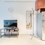 Calm Studio At Lake View Tower Jlt By Deluxe Holiday Homes
