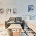 Calm Studio At Lake View Tower Jlt By Deluxe Holiday Homes