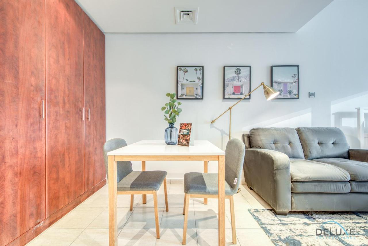 Apartment Calm At View Tower Jlt By Deluxe Homes